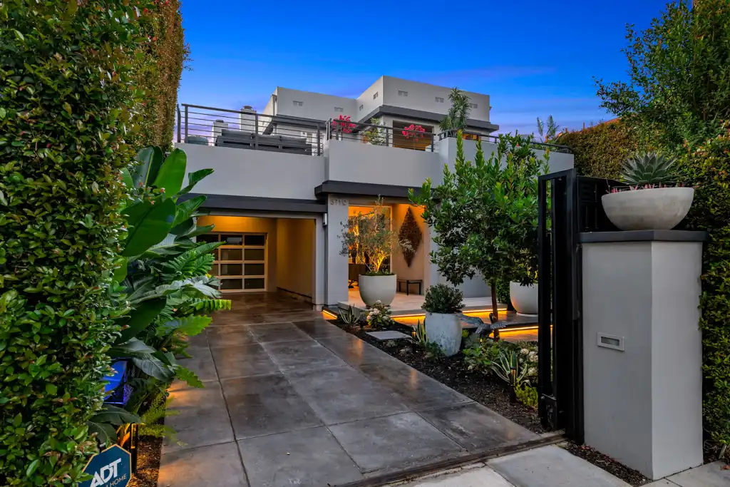 8719 Rosewood Ave-HSHPord-1000 3