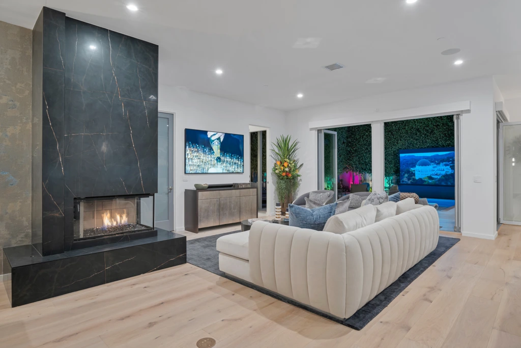 8719 Rosewood Ave-HSHPord-1014