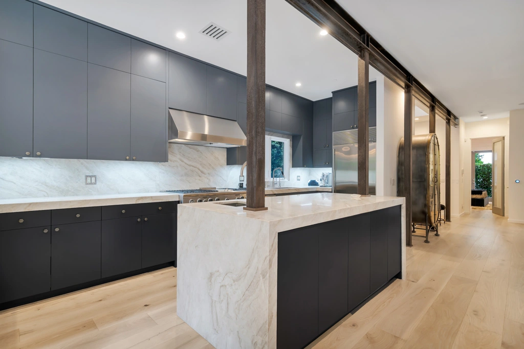 8719 Rosewood Ave- HsHProd-13