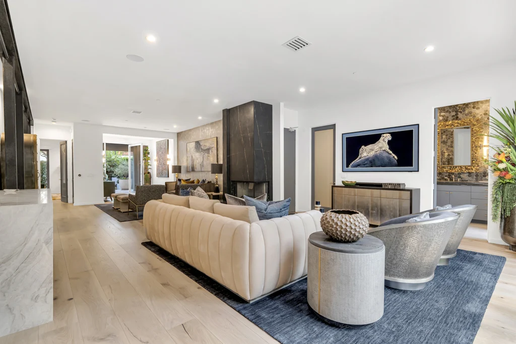 8719 Rosewood Ave- HsHProd-19