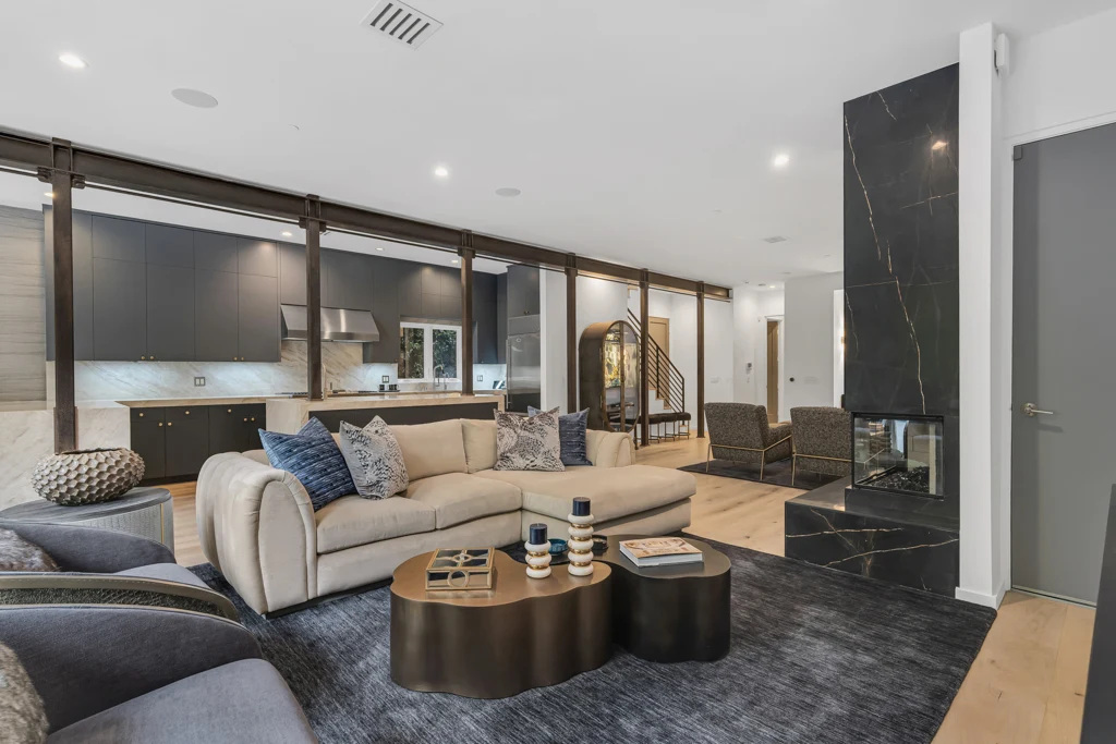 8719 Rosewood Ave- HsHProd-25