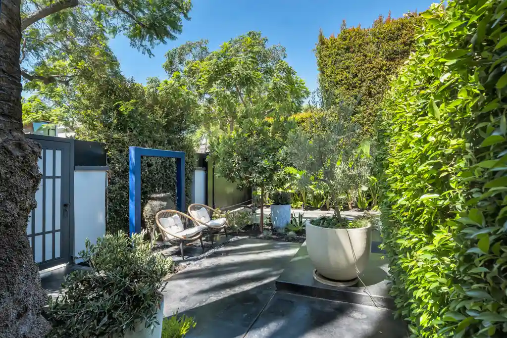 8719 Rosewood Ave- HsHProd-30